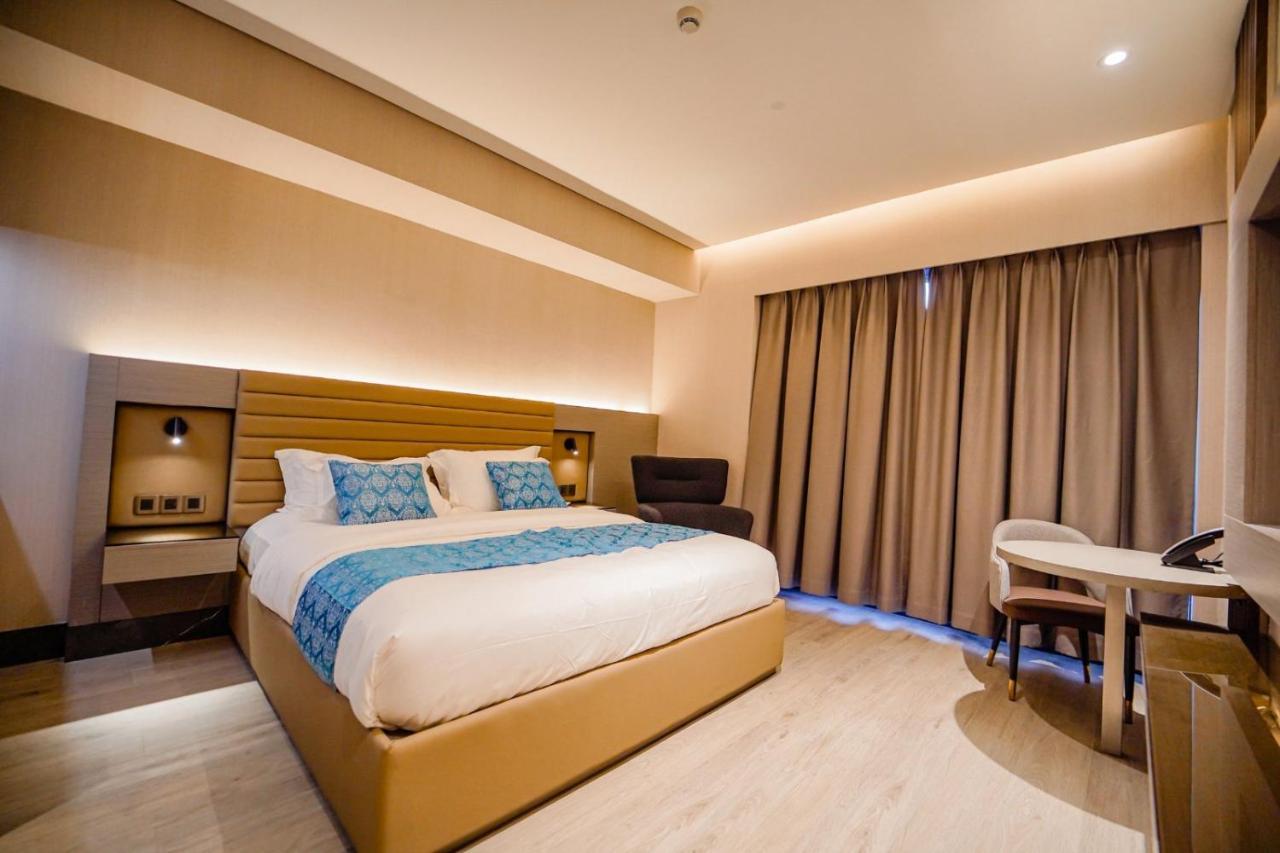 Bayprime Hotel Paranaque City Bagian luar foto