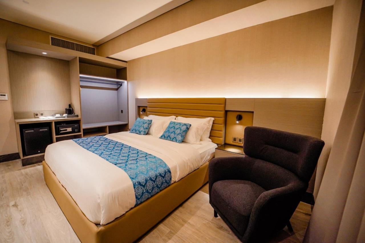Bayprime Hotel Paranaque City Bagian luar foto